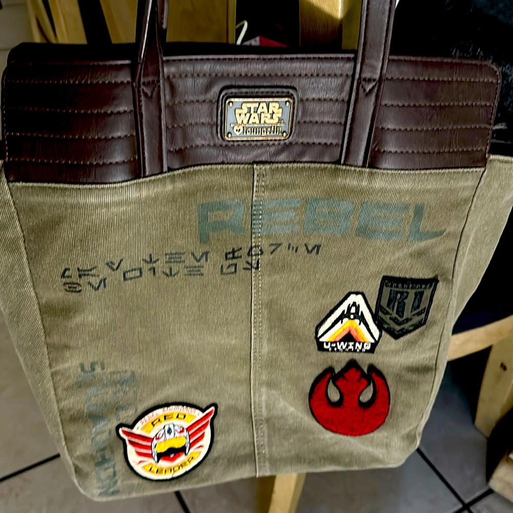 Used Loungefly tote.  Good condition!